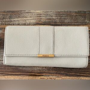 Fossil genuine leather long wallet - Light Green - Inside Light Grey